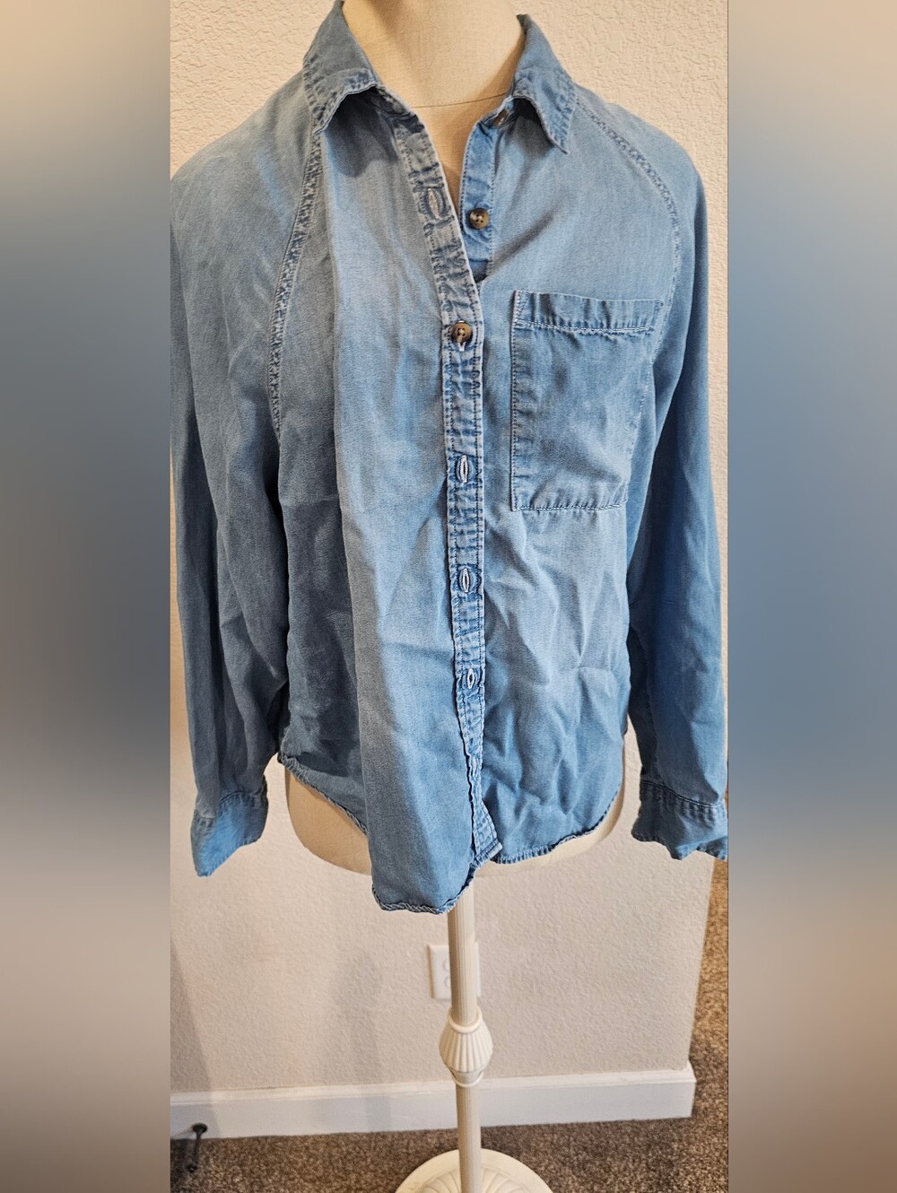 SO Chambray Long Sleeve Button Up Shirt w/pocket Soft Lightweight Small Blue